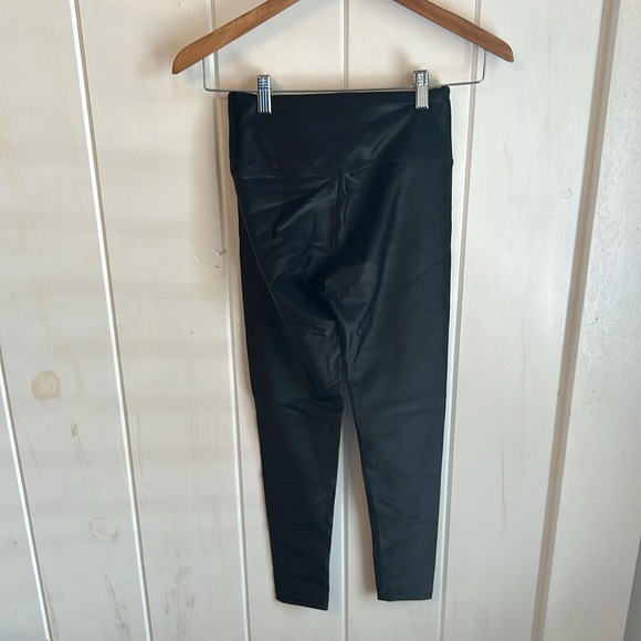 EUC maybe NWOT Noli Yoga LIQUID LEGGING - BLACK GLOSS. XS - Picture 3 of 3